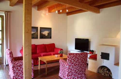 Goldegg House | Quaint Mansion near ski bus in Goldegg