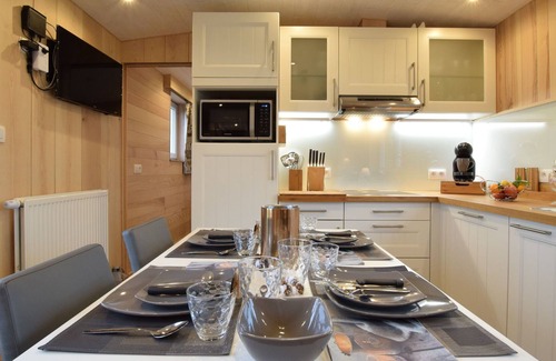 Vielsalm Cottage | Quaint Mobile Home with Sauna in Vielsalm