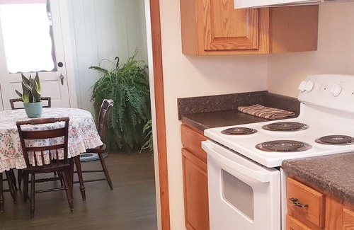 Saylorsburg House | Quaint Poconos Bungalow Near Wineries and Hiking LONG TERM ONLY