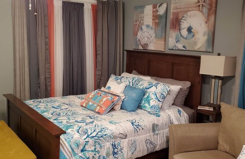 Jacksonville House | Quaint privacy & Relaxation