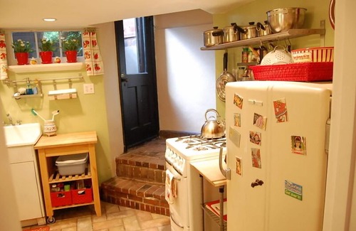 Laurelhurst Apartment | Quaint private cottage apt. in highly desirable area, close to everything