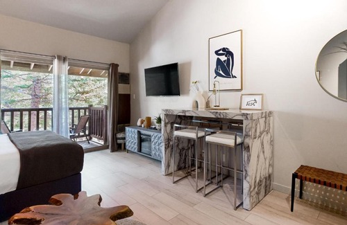 North Park City Hotel | Quaint Prospector Lodge Studio #729