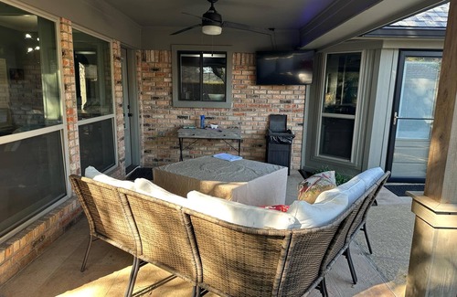 Bedford House | Quaint/QUIET NEIGHBORHOOD- 5 bedroom home with gardens, pool/hot tub.