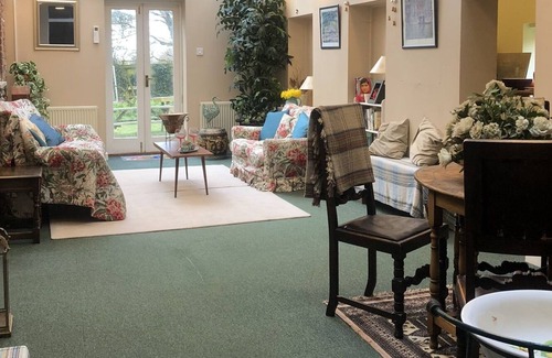 West Runton Apartment | Quaint & Quirky 2 Bedroom Garden Annex, 10 minute walk to beach and Sheringham.