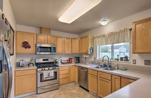 Russian Jack Park House | Quaint Ranch Home w/Yard in Midtown Anchorage!
