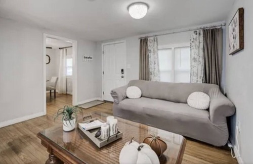 Conway House | Quaint remodeled home close to local colleges, parks, shopping, dining, hospital