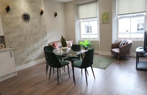 Sherborne Apartment | Quaint Retreat In The Historic District Local