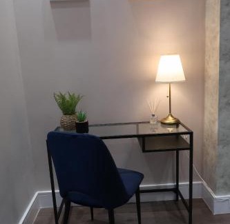 Sherborne Apartment | Quaint Retreat In The Historic District Local
