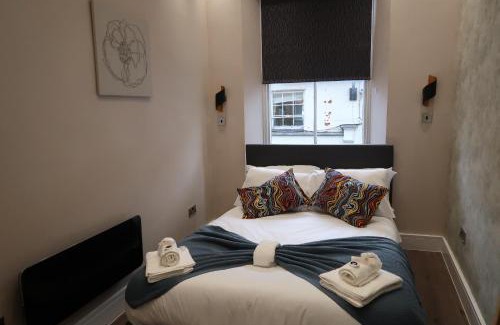 Sherborne Apartment | Quaint Retreat In The Historic District Local