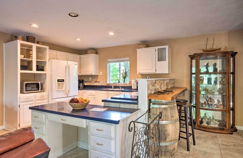 Brookings Cabin | Quaint Riverside Reprieve w/Kayaks + Floats!