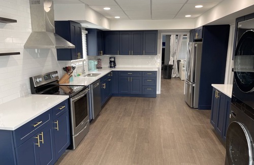 Williams Bay House | Quaint Sleep 8 In Downtown Walk to Lake Pets OK