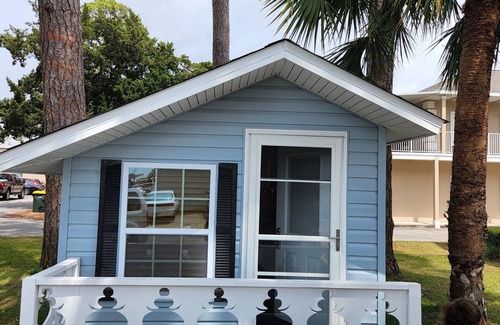 Fort Walton Beach Cottage | Quaint studio in downtown Fort Walton Beach!
