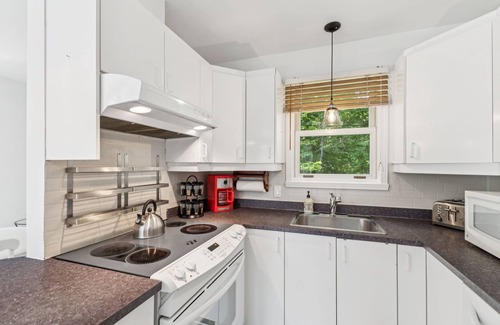 Mont-Tremblant Village House | Quaint Vieux Village - 5 min to slopes! VIP Parking Pass