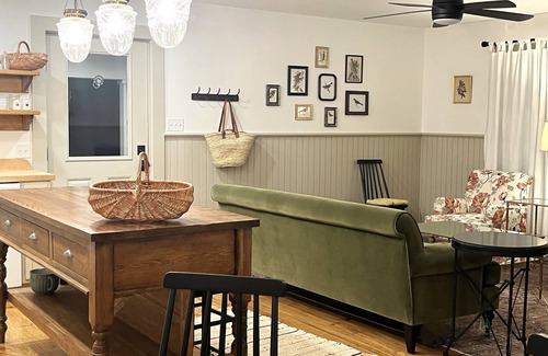 Hartwick Cottage | Quaint Village Cottage