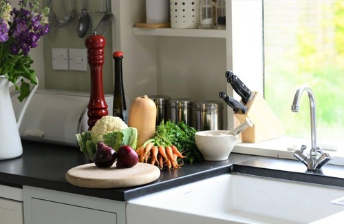 Haveringland House | Quaker Barn is a 5* family and dog-friendly cottage in rural North Norfolk