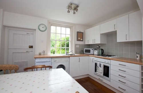 Arundel House | Quaker Cottage in historic Arundel