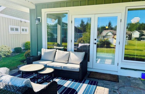 Regional District of Nanaimo House | Qualicum Landing Tranquility- -3bdrm/4 bd/sofa bed