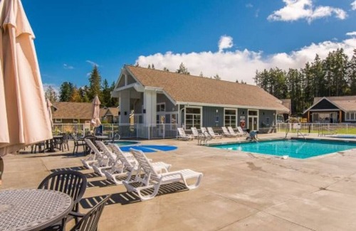 Regional District of Nanaimo House | Qualicum Landing Tranquility- -3bdrm/4 bd/sofa bed
