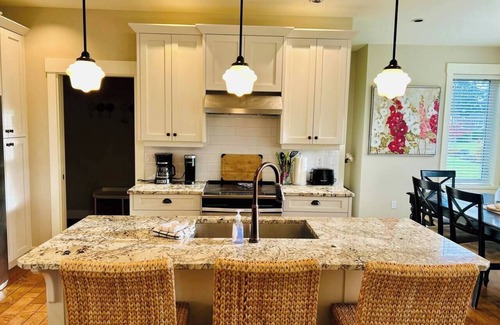 Regional District of Nanaimo House | Qualicum West Coast Cottage