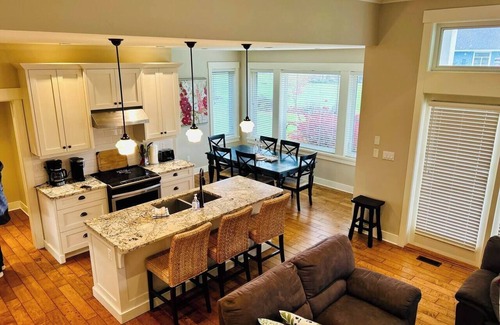 Regional District of Nanaimo House | Qualicum West Coast Cottage