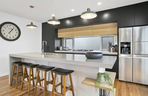 Ocean Grove House | QUALITY ACCOMMODATION ONLY 200M FROM BEACH & TOWN CENTRE! - 82A Orton Street
