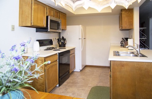 Pinetop Villa | Quality Hill Resort Villa, relax in a beautiful setting with ponds and streams