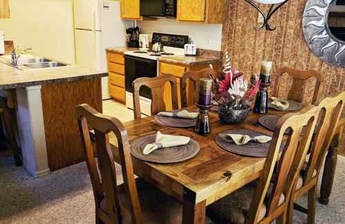Pinetop Villa | Quality Hill Resort Villa, sleeps six, private deck with barbecue, garage