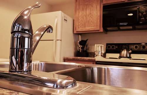 Pinetop Villa | Quality Hill Resort Villa, sleeps six, private deck with barbecue, garage