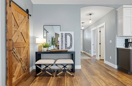 Depot Bench House | QUALITY Home w/Hot Tub, RV Garage + Gourmet Kitchen! 2 min BSU, 5 min Downtown + 8 min Airport!