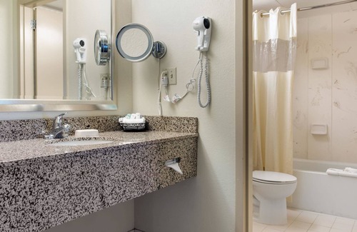 Blue Ash Hotel | Quality Hotel Conference Center Cincinnati Blue Ash