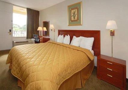 Golfview Hotel | Quality Inn Airport - Cruise Port