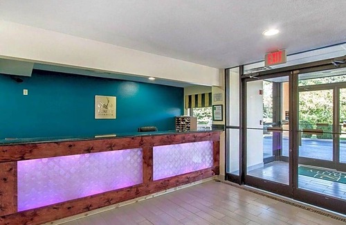 Hickman Hotel | Quality Inn And Suites Centerv