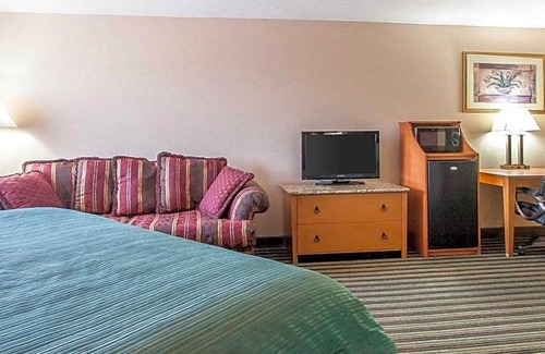 Hickman Hotel | Quality Inn And Suites Centerv