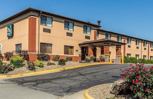 Cedar Rapids Hotel | Quality Inn at Collins Road - Cedar Rapids