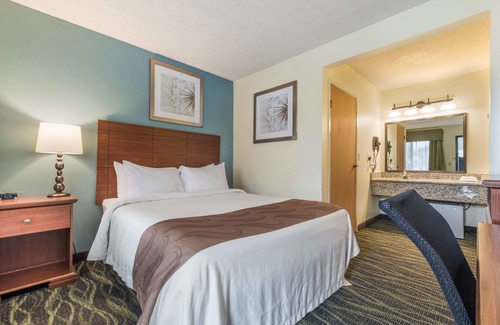 East Lake Hills Hotel | Quality Inn Bellevue