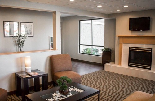 Colonie Hotel | Quality Inn Central