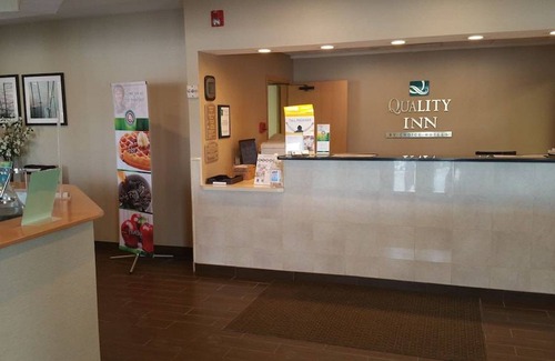 Colonie Hotel | Quality Inn Central
