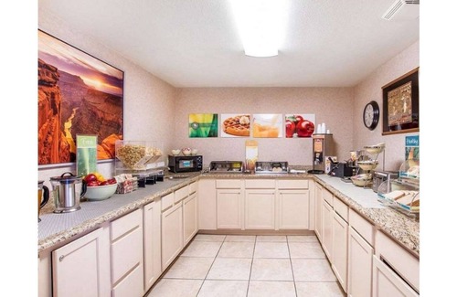 Chandler Resort | Quality Inn Chandler/Timeshare