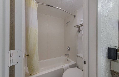 Toddville Road Hotel | Quality Inn Charlotte Airport