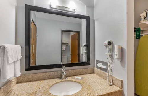 Chesterton Hotel | Quality Inn Chesterton near Indiana Dunes National Park I-94