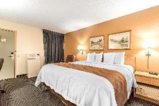 Cleveland Hotel | Quality Inn Cleveland North