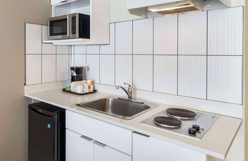 Downtown Victoria Hotel | Quality Inn Downtown Inner Harbour