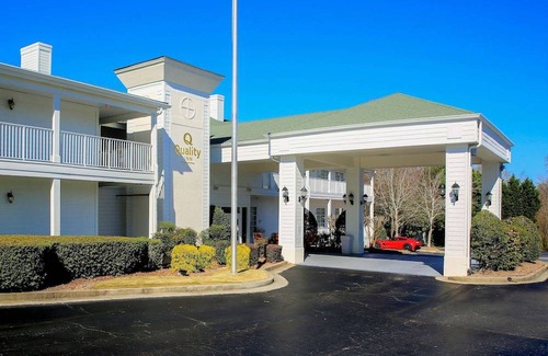 Fayetteville Hotel | Quality Inn Fayetteville near Historic Downtown Square