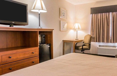Walker Hotel | Quality Inn Grand Rapids North