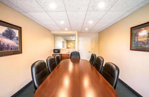 Greeneville Hotel | Quality Inn Greeneville - Tusculum