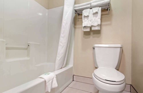 Hays Hotel | Quality Inn Hays I-70