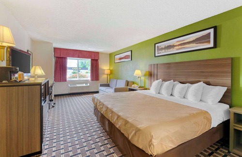 Huron Hotel | Quality Inn Huron