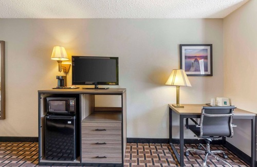 Huron Hotel | Quality Inn Huron