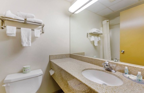 Huron Hotel | Quality Inn Huron