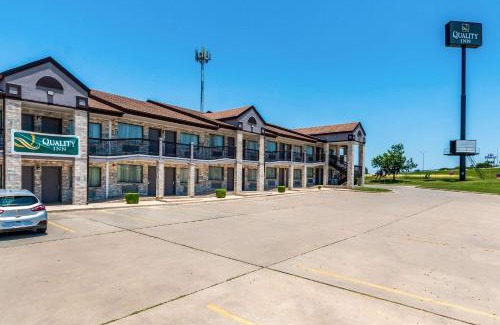 Arena District Hotel | Quality Inn I-10 East near Frost Bank Center